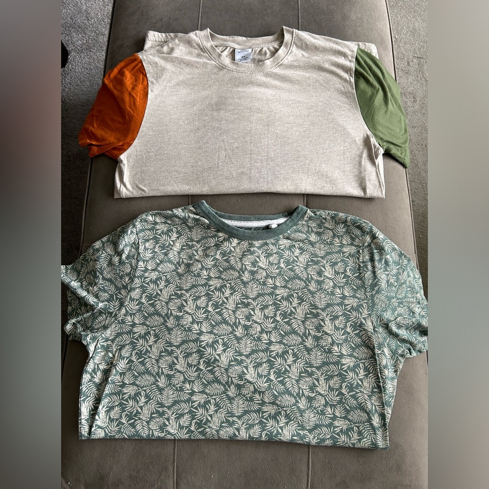 2 Shirts Urban Outfitters & Desert Dunes Size M